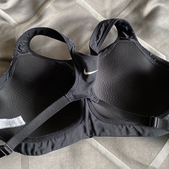 Nike Molded Cup Sports Bra - Picture 7 of 8